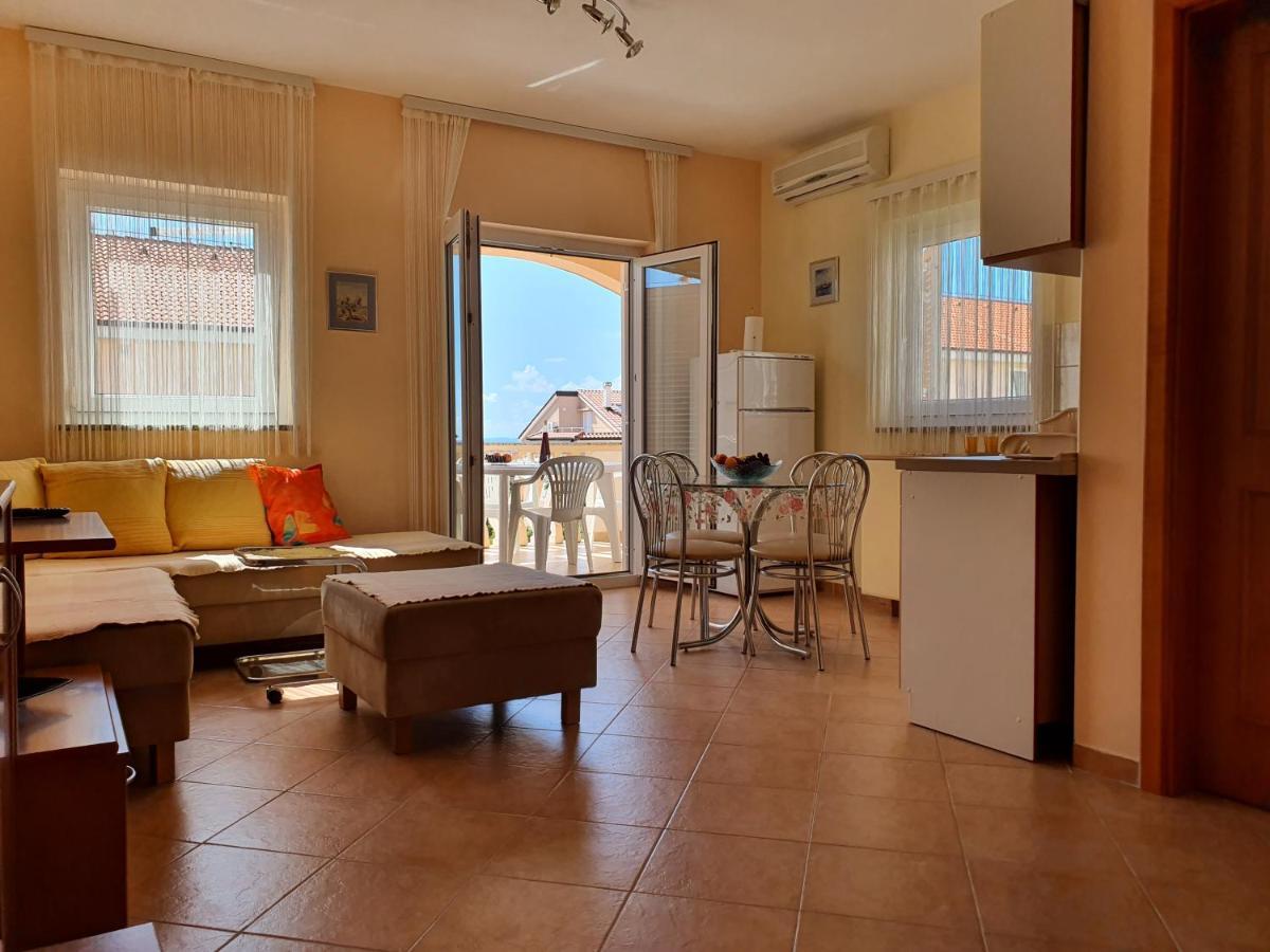 Apartments Coral Novalja Exterior photo