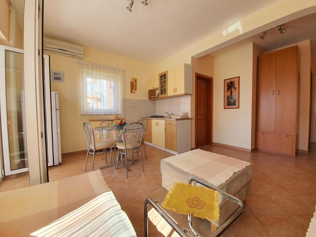 Apartments Coral Novalja Exterior photo