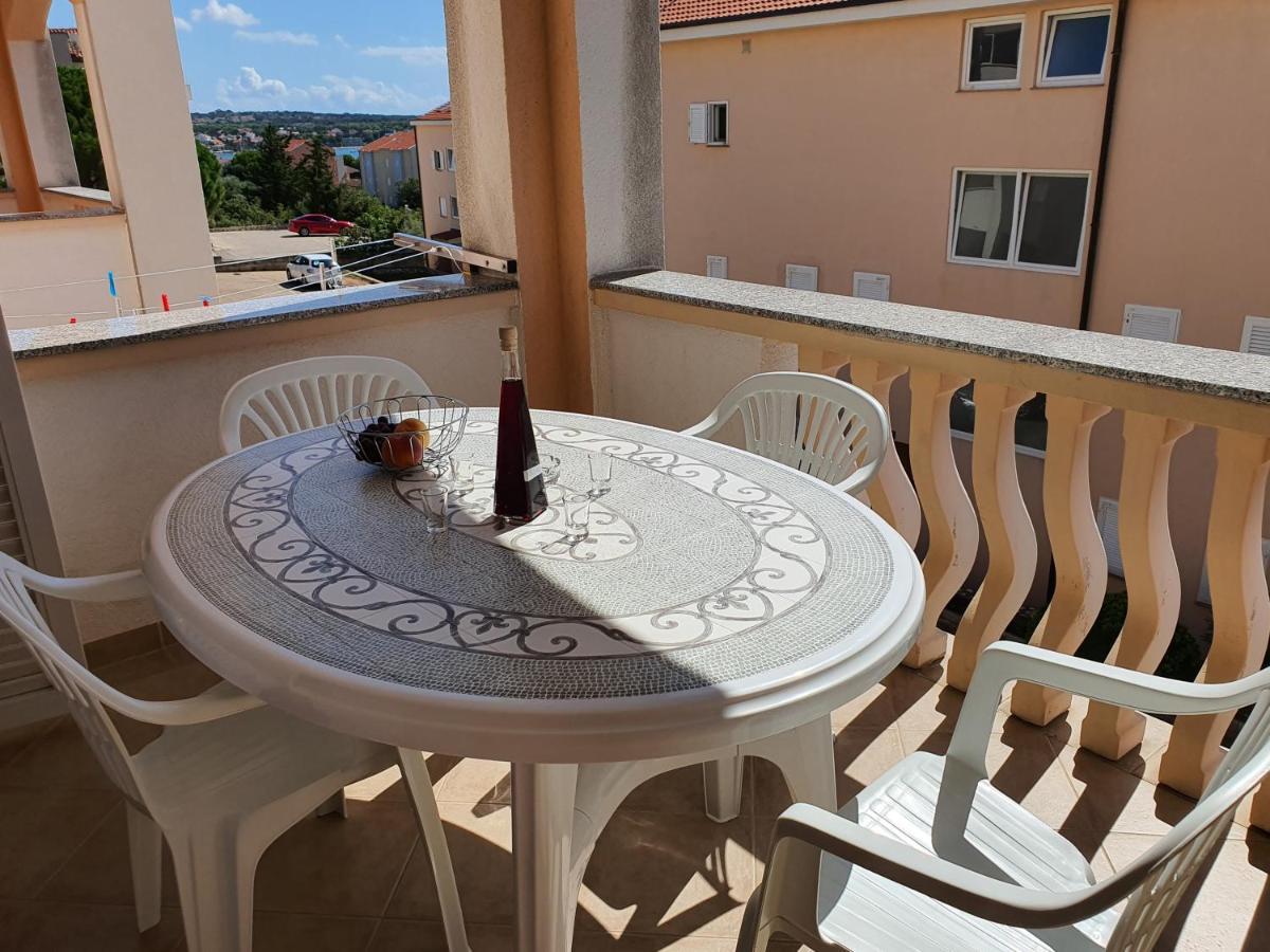 Apartments Coral Novalja Exterior photo